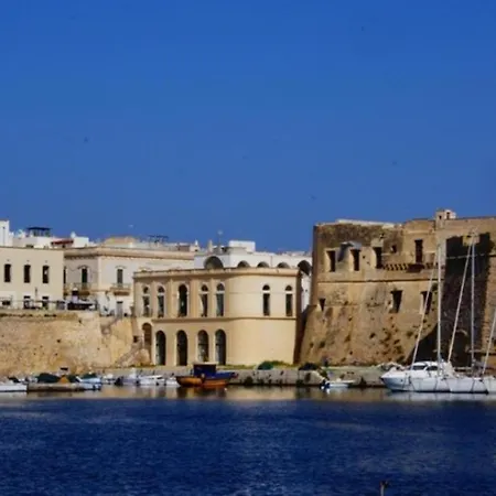 Bright Near Baia Beaches Apartment *