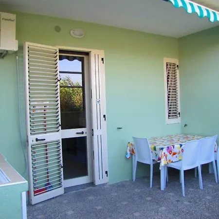 Apartment Bright Near Baia Beaches *