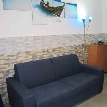 Apartment Bright Near Baia Beaches